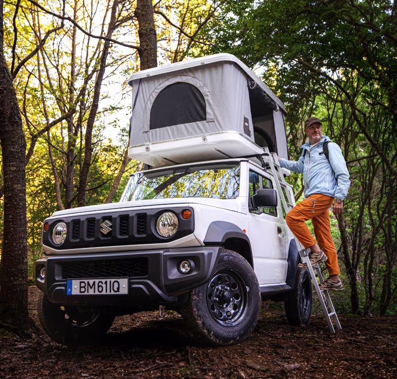 Ondas Suzuki Jimny with rooftop tent in action