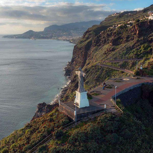 Hire a car in Madeira and discover Cristo Rei Statue