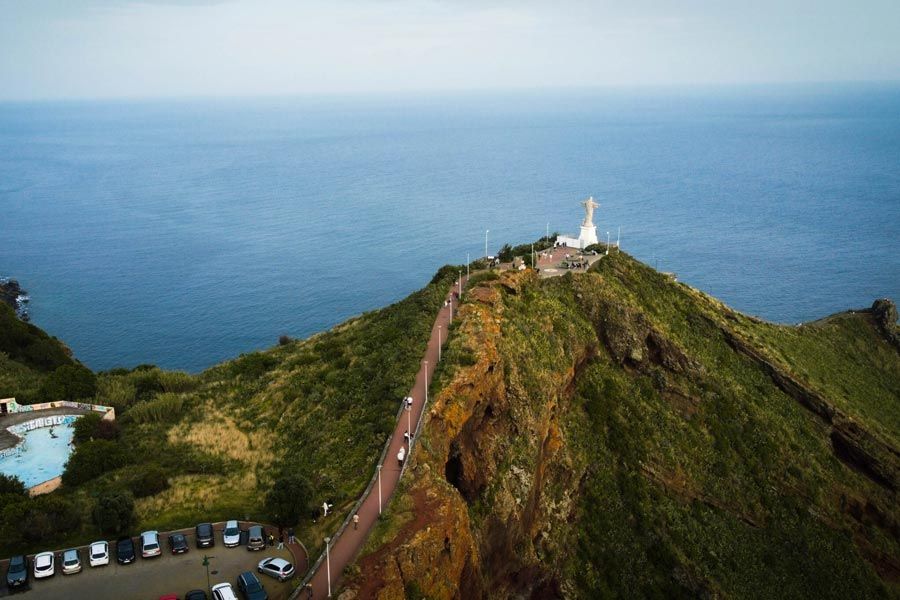 Hire a car in Madeira and discover Cristo Rei Statue