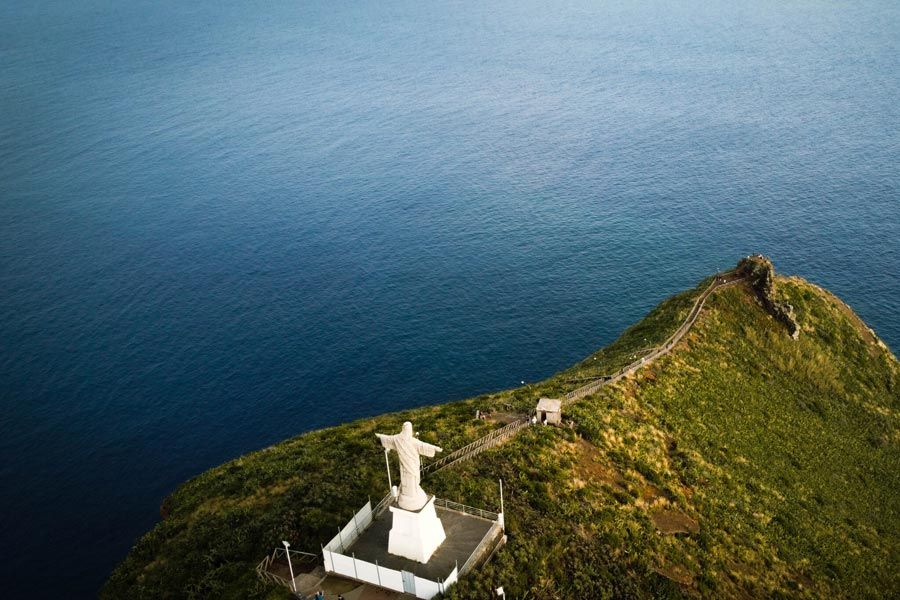 Hire a car in Madeira and discover Cristo Rei Statue